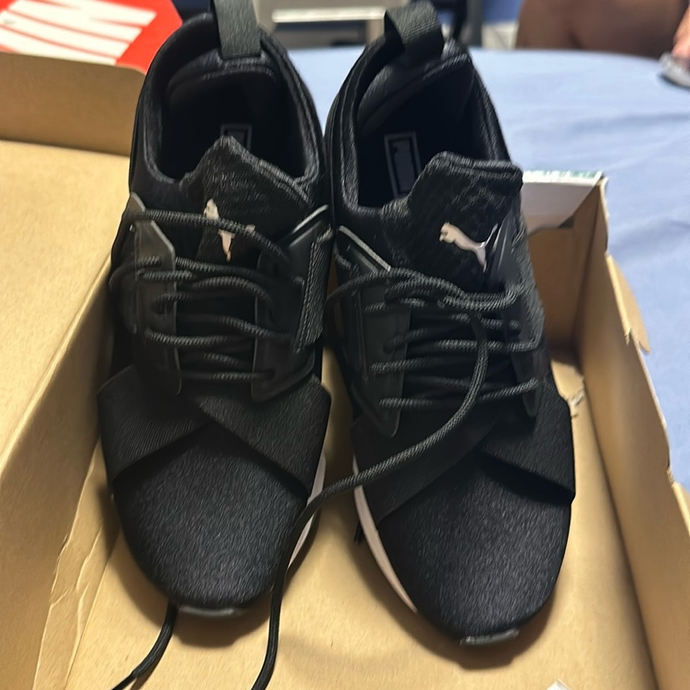Used in great condition women’s Puma sneakers